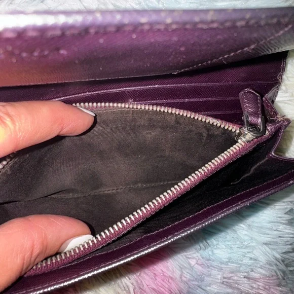 Price drop๐ฃPRADA metallic purple wallet Saffiano leather rare BOX INCLUDED!๐ - Picture 3 of 12